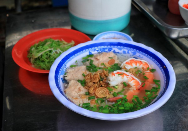 Cụ bà U.90 nối nghiệp con gái, bán bún mọc: Câu chuyện Cụ bà U.90 nối nghiệp con gái, bán bún mọc: Câu chuyện