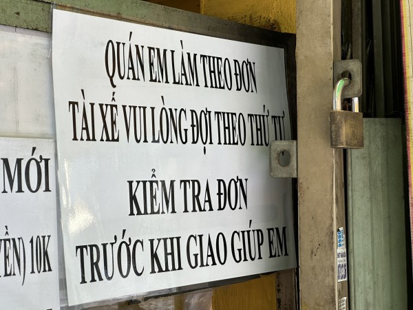 Dán bảng 