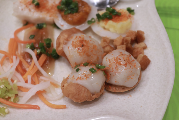 Gây bão mạng quốc tế, bánh ram ít Huế thành món 