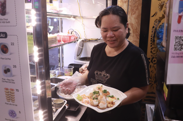 Gây bão mạng quốc tế, bánh ram ít Huế thành món 