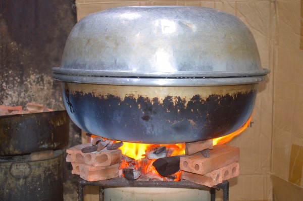 Giò heo bắc thảo 50 năm ở Cà Mau: Bí quyết từ bếp than không tắt