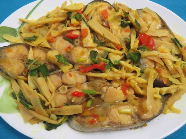 Hương vị quê hương: Cá tra um măng le muối chua