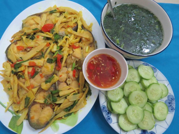 Hương vị quê hương: Cá tra um măng le muối chua