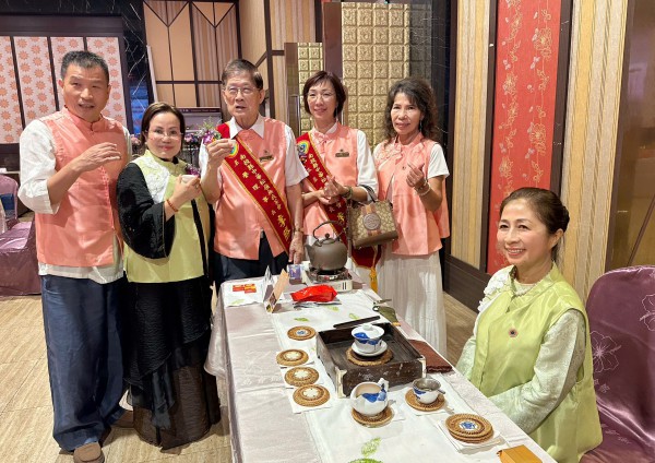 Kết nghĩa Hội trà Tùng Lĩnh Nam Đầu: Đưa văn hóa trà Việt đến bạn bè quốc tế