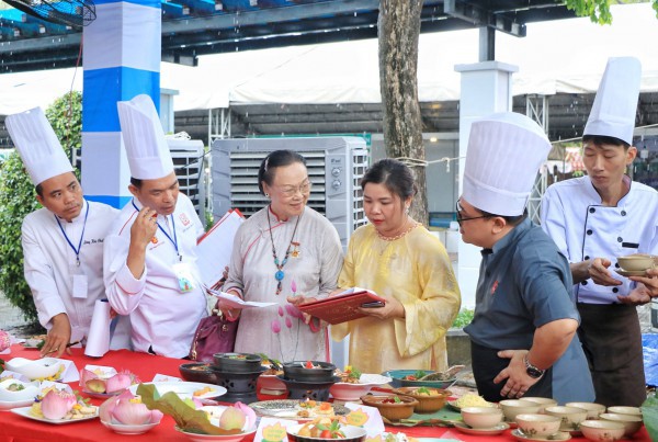 Kỷ lục Việt Nam: 200 món chay từ sen tại lễ hội ẩm thực chay ở TP.HCM