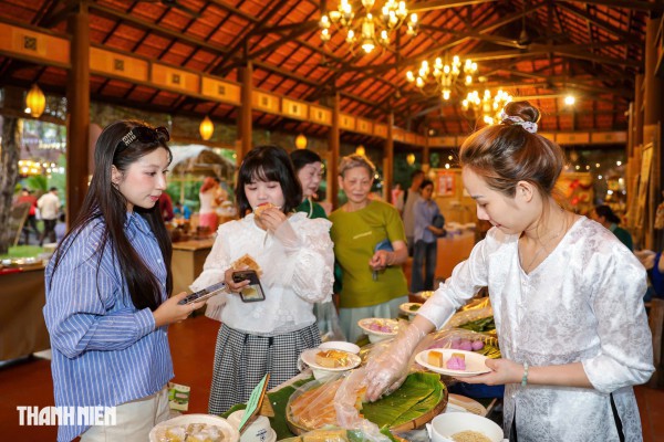 Lễ hội ẩm thực 500 món từ khách sạn 4, 5 sao ở TP.HCM: Giá bình dân, khách đông nghịt