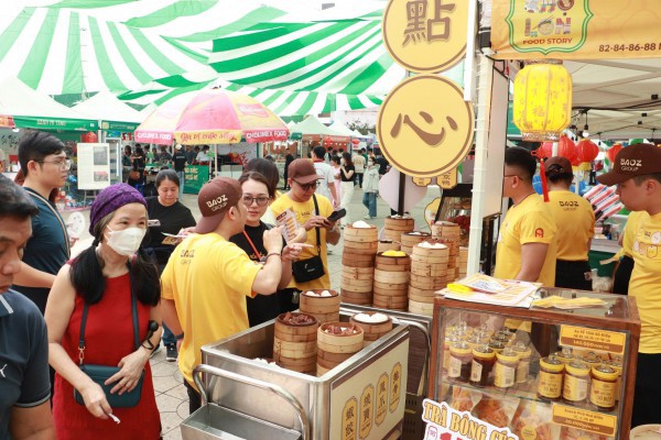 Lễ hội ẩm thực Chợ Lớn: Cả trăm món ngon hút khách xếp hàng từ sáng sớm