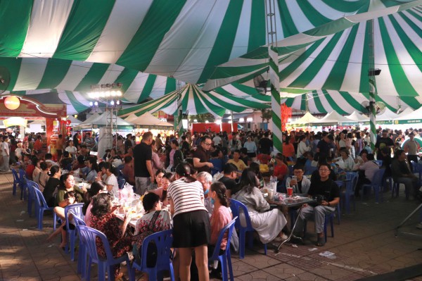 Lễ hội ẩm thực Chợ Lớn: Đông nghẹt khách ngày cuối tuần