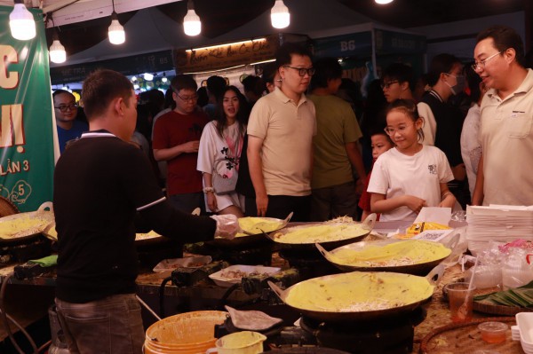 Lễ hội ẩm thực Chợ Lớn: Đông nghẹt khách ngày cuối tuần