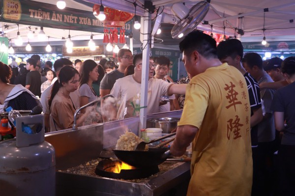 Lễ hội ẩm thực Chợ Lớn: Đông nghẹt khách ngày cuối tuần