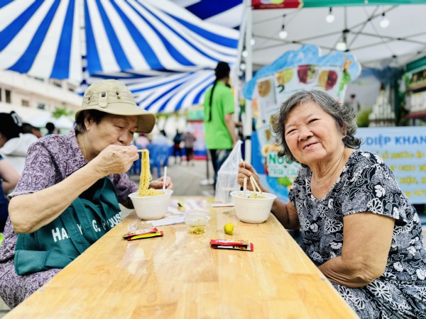 Lễ hội ẩm thực Chợ Lớn ở Q.5: Đa dạng món ăn ngon, người dân thoải mái lựa chọn