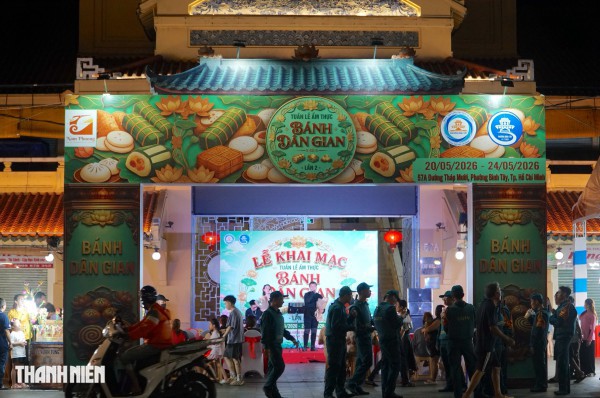 Lễ hội ẩm thực ở ngôi chợ trăm tuổi tại TP.HCM: Hàng trăm loại bánh miền Tây bắt mắt
