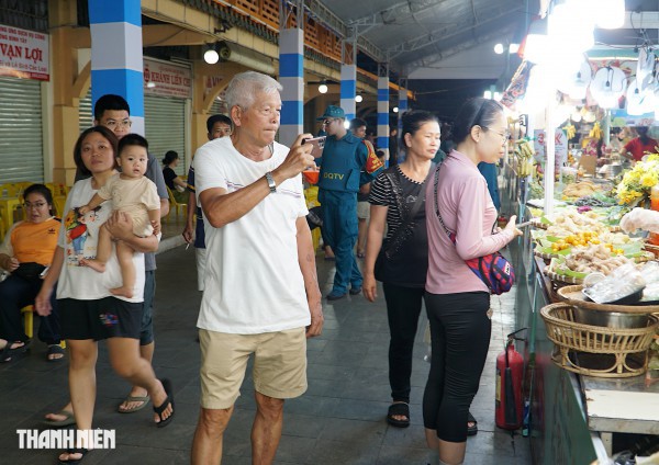 Lễ hội ẩm thực ở ngôi chợ trăm tuổi tại TP.HCM: Hàng trăm loại bánh miền Tây bắt mắt