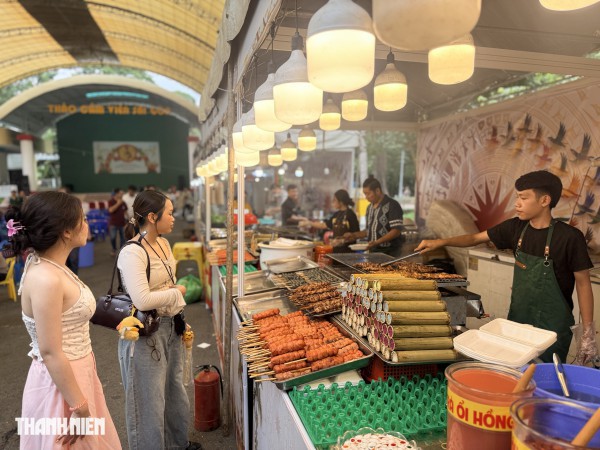 Lễ hội hơn 100 gian hàng ẩm thực giá từ 10.000 đồng ngay trung tâm TP.HCM