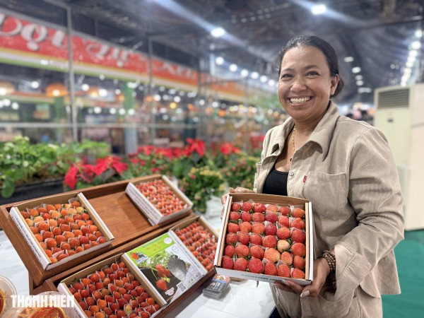Loạt trái cây độc lạ hút khách tại tuần lễ nông sản vùng miền Bình Đông
