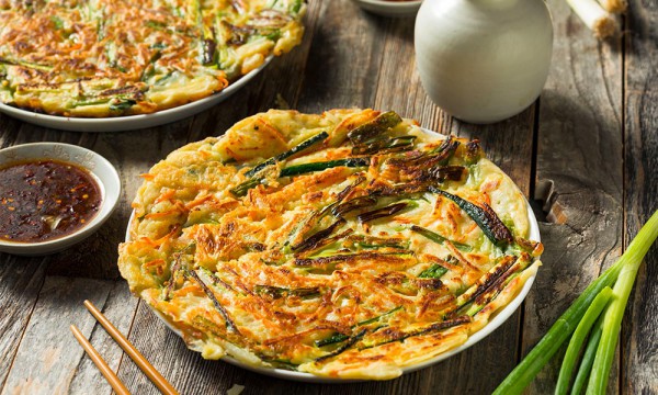 Mâm cơm truyền thống Hàn Quốc khiến người lười rửa bát “chạy mất dép”
