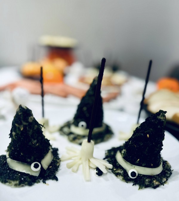 Mẹ 3 con tự làm mâm cỗ Halloween, dân mạng ngạc nhiên, khen hết lời