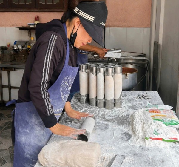 Món cháo... lạ, chỉ bán vài giờ mỗi sáng: Khách đến trễ hết phần