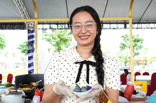 Ngỡ ngàng chè cua Cà Mau: Món 