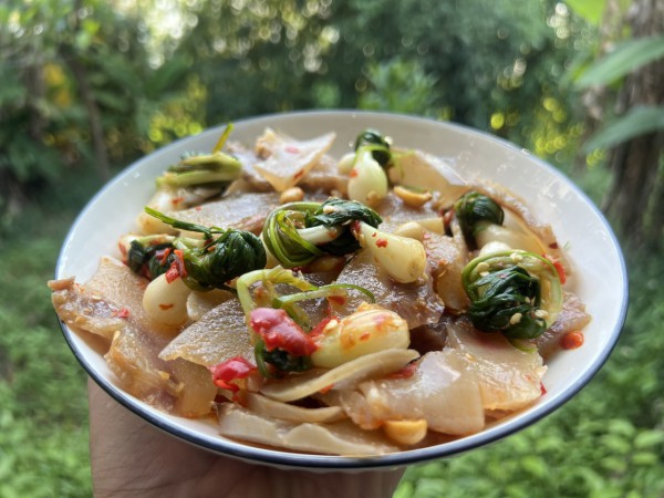 Ngoài bún bò, người từng sống ở Huế còn nhớ da diết món gân kiệu