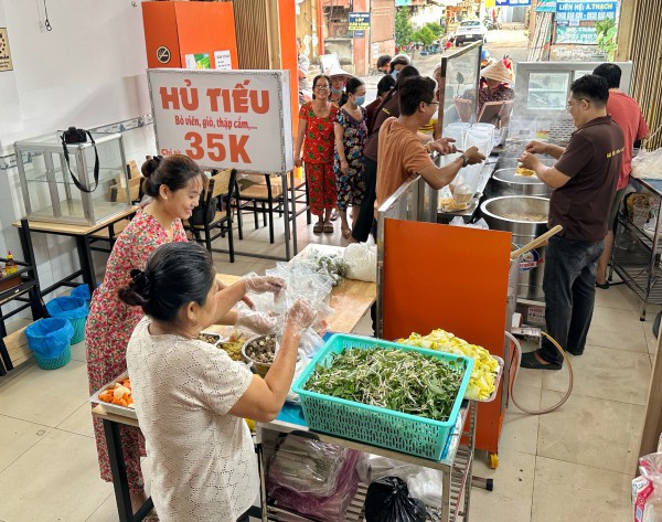 Nhận cơm chay miễn phí ở TP.HCM dịp lễ Phật đản: Nhận cơm chay miễn phí ở TP.HCM dịp lễ Phật đản: