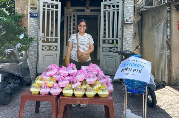 Nhận cơm chay miễn phí ở TP.HCM dịp lễ Phật đản: Nhận cơm chay miễn phí ở TP.HCM dịp lễ Phật đản: