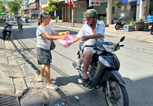 Nhận cơm chay miễn phí ở TP.HCM dịp lễ Phật đản: Nhận cơm chay miễn phí ở TP.HCM dịp lễ Phật đản: