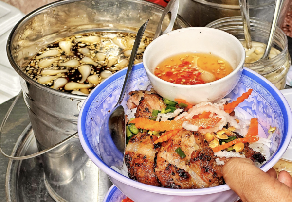 Phường Bến Thành có bún vỉa hè 