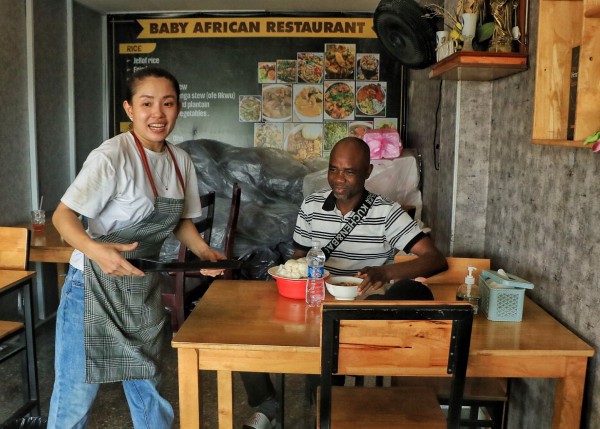 Quán ăn bán món Nigeria ở TP.HCM, khách châu Phi 