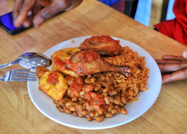 Quán ăn bán món Nigeria ở TP.HCM, khách châu Phi 