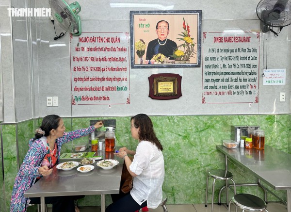 Quán bánh cuốn Michelin ở trung tâm TP.HCM: Thâm niên 65 năm, bà chủ có thói quen đặc biệt