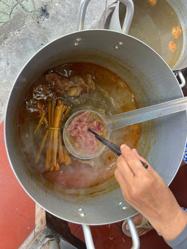 Quán bún bò Huế sửa bảng hiệu, đổi món: Vì sao giò chả bỗng Quán bún bò Huế sửa bảng hiệu, đổi món: Vì sao giò chả bỗng