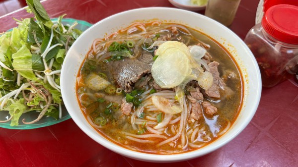 Quán bún bò Huế sửa bảng hiệu, đổi món: Vì sao giò chả bỗng Quán bún bò Huế sửa bảng hiệu, đổi món: Vì sao giò chả bỗng