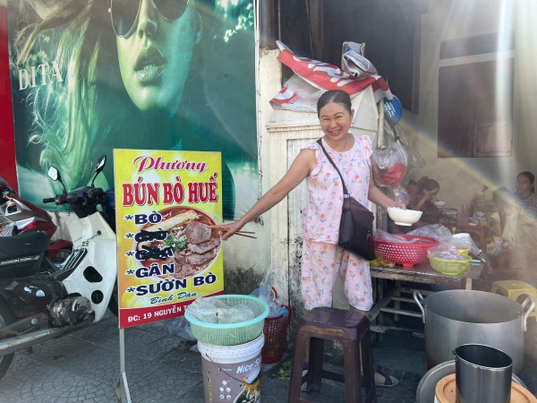 Quán bún bò Huế sửa bảng hiệu, đổi món: Vì sao giò chả bỗng Quán bún bò Huế sửa bảng hiệu, đổi món: Vì sao giò chả bỗng