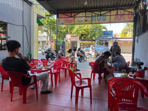 Quán bún bò Huế sửa bảng hiệu, đổi món: Vì sao giò chả bỗng Quán bún bò Huế sửa bảng hiệu, đổi món: Vì sao giò chả bỗng