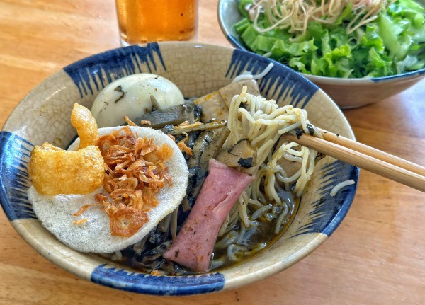 Quán bún cua thối Gia Lai hiếm có ở TP.HCM: 