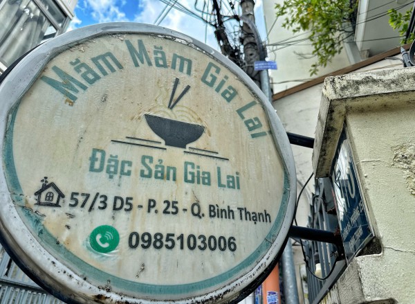 Quán bún cua thối Gia Lai hiếm có ở TP.HCM: 