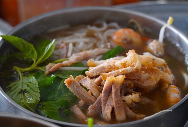 Quán bún nước lèo 40 năm chỉ bán tôm đất: Bà chủ khó tính, sẵn sàng đóng cửa nếu...