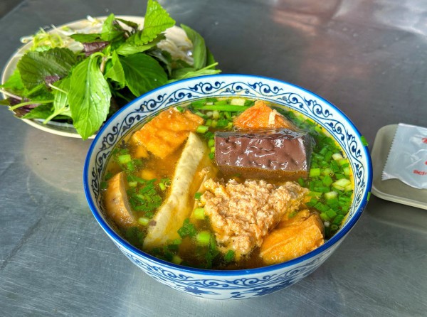 Quán bún riêu bình dân được Michelin gọi tên: Chủ quán từng 