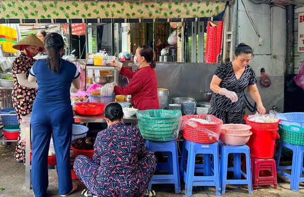 Quán bún riêu bình dân được Michelin gọi tên: Chủ quán từng 