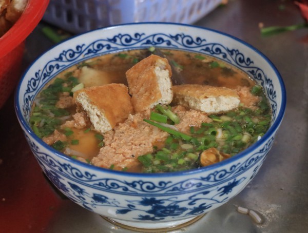Quán bún riêu bình dân được Michelin gọi tên: Chủ quán từng 