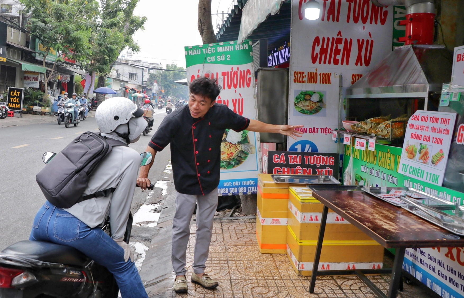 Quán tai tượng chiên xù ở TP.HCM có ngày bán hơn… 1 tấn cá: Bí quyết gì?