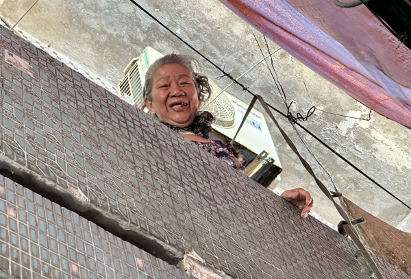 TP.HCM có quán ăn kỳ lạ: Hủ tiếu, cơm gà, nước uống thả dây có 