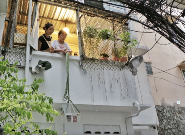 TP.HCM có quán ăn kỳ lạ: Hủ tiếu, cơm gà, nước uống thả dây có 