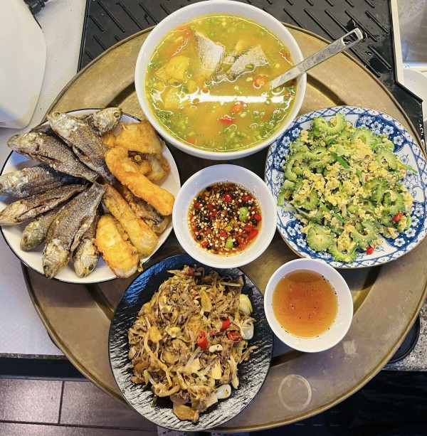 Thực đơn ngày mưa giản dị mà ấm cúng, ai thấy cũng muốn về nhà ăn cơm