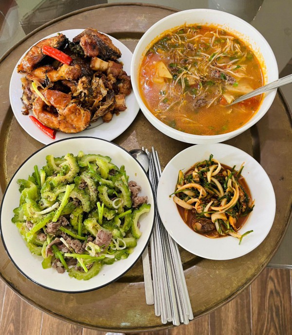 Thực đơn ngày mưa giản dị mà ấm cúng, ai thấy cũng muốn về nhà ăn cơm