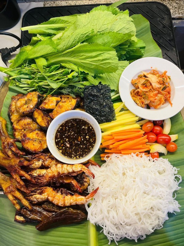 Thực đơn ngày mưa giản dị mà ấm cúng, ai thấy cũng muốn về nhà ăn cơm