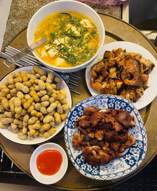 Thực đơn ngày mưa giản dị mà ấm cúng, ai thấy cũng muốn về nhà ăn cơm