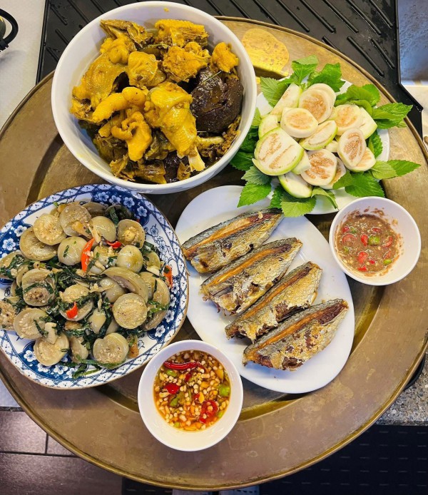 Thực đơn ngày mưa giản dị mà ấm cúng, ai thấy cũng muốn về nhà ăn cơm