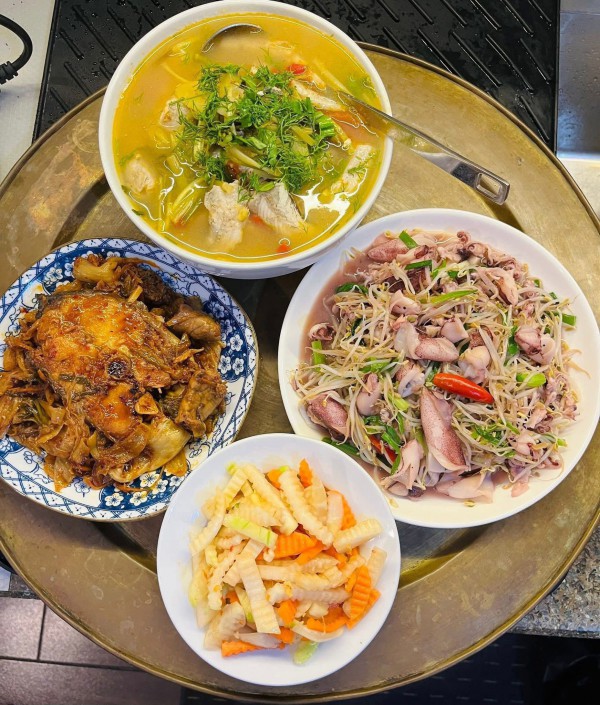 Thực đơn ngày mưa giản dị mà ấm cúng, ai thấy cũng muốn về nhà ăn cơm